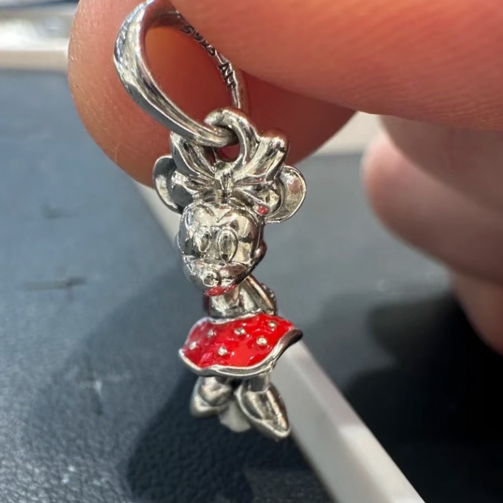 Pandora Disney Minnie Mouse dangle charm